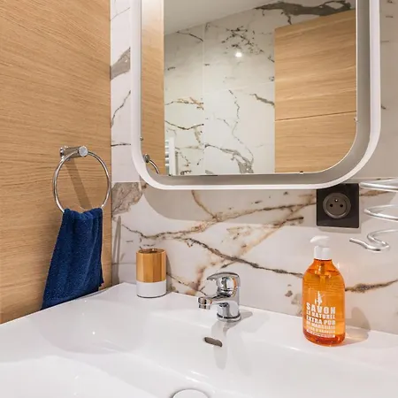 Le Petit Rex Apartment *